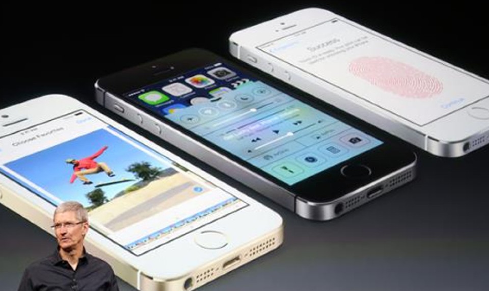 آبل تزيح الستار عن الهاتف الذكي iPhone 5S